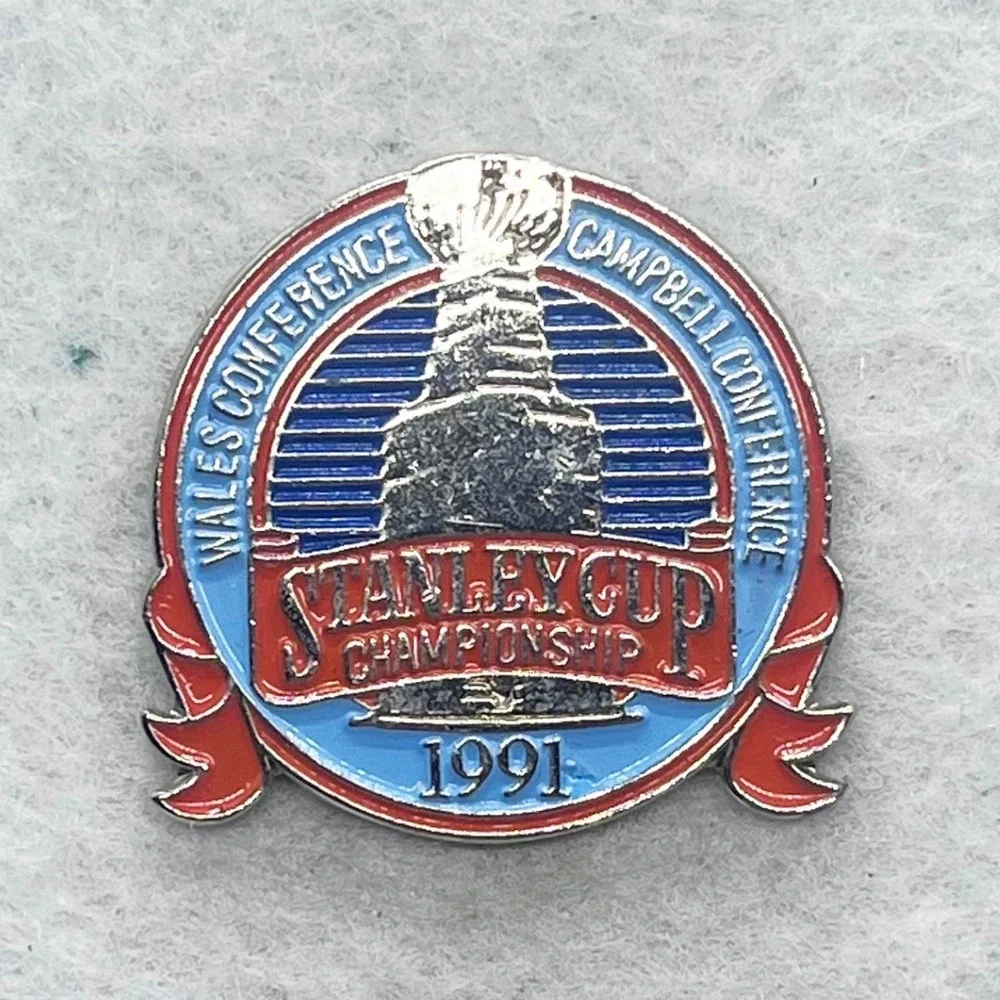 🔮 5/$25 Vintage NHL 1991 Stanley Cup‎ Campbell Wales Conferences Pin